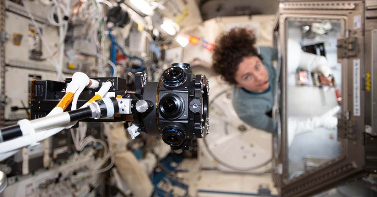 Прогуляться по МКС в VR